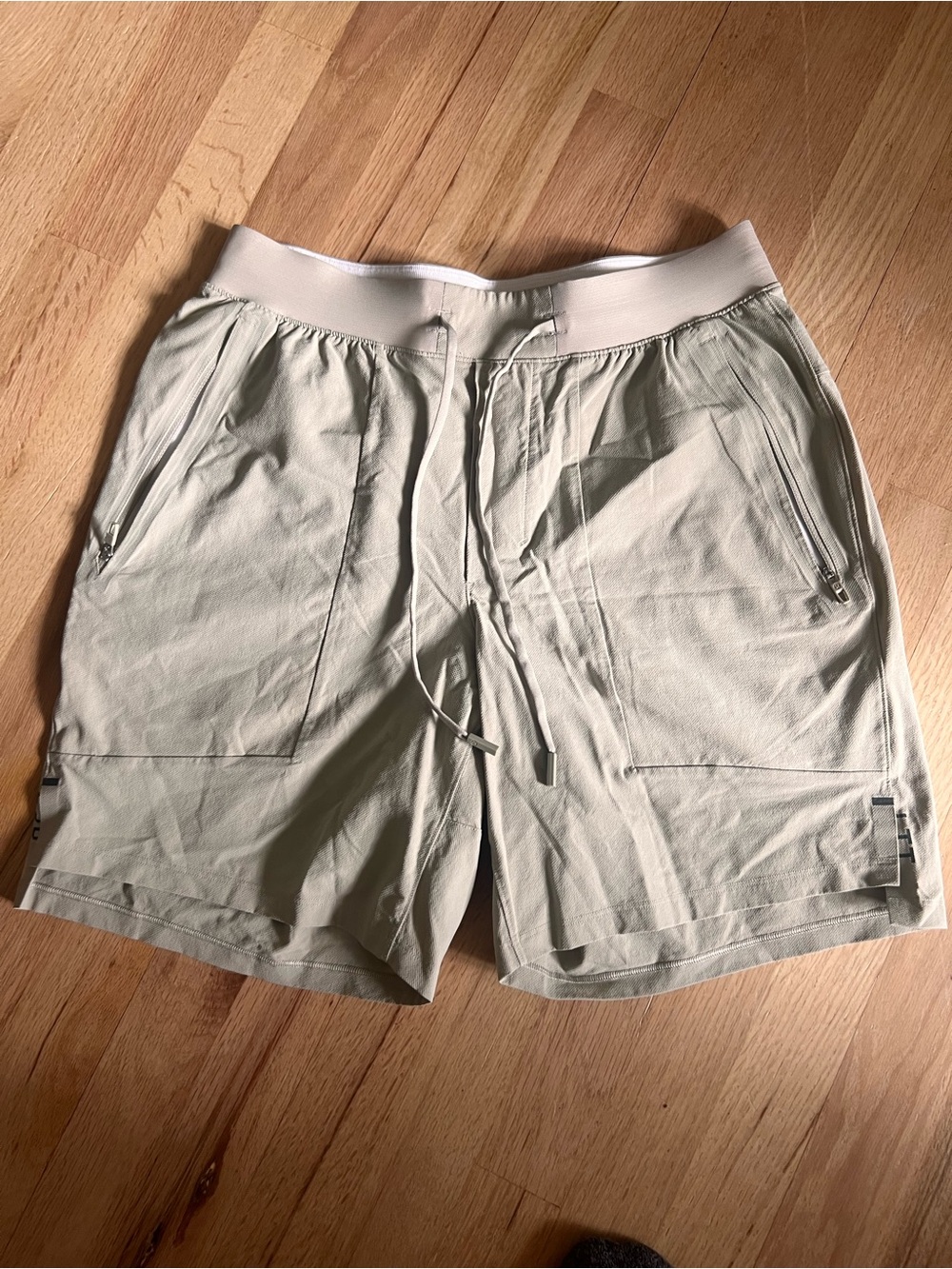 lululemon athletica Men's Light Beige Performance Hybrid Shorts
